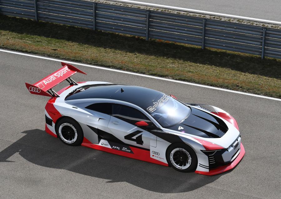  Audi e-tron Vision Gran Turismo 2018 года  (фото 15 из 22)